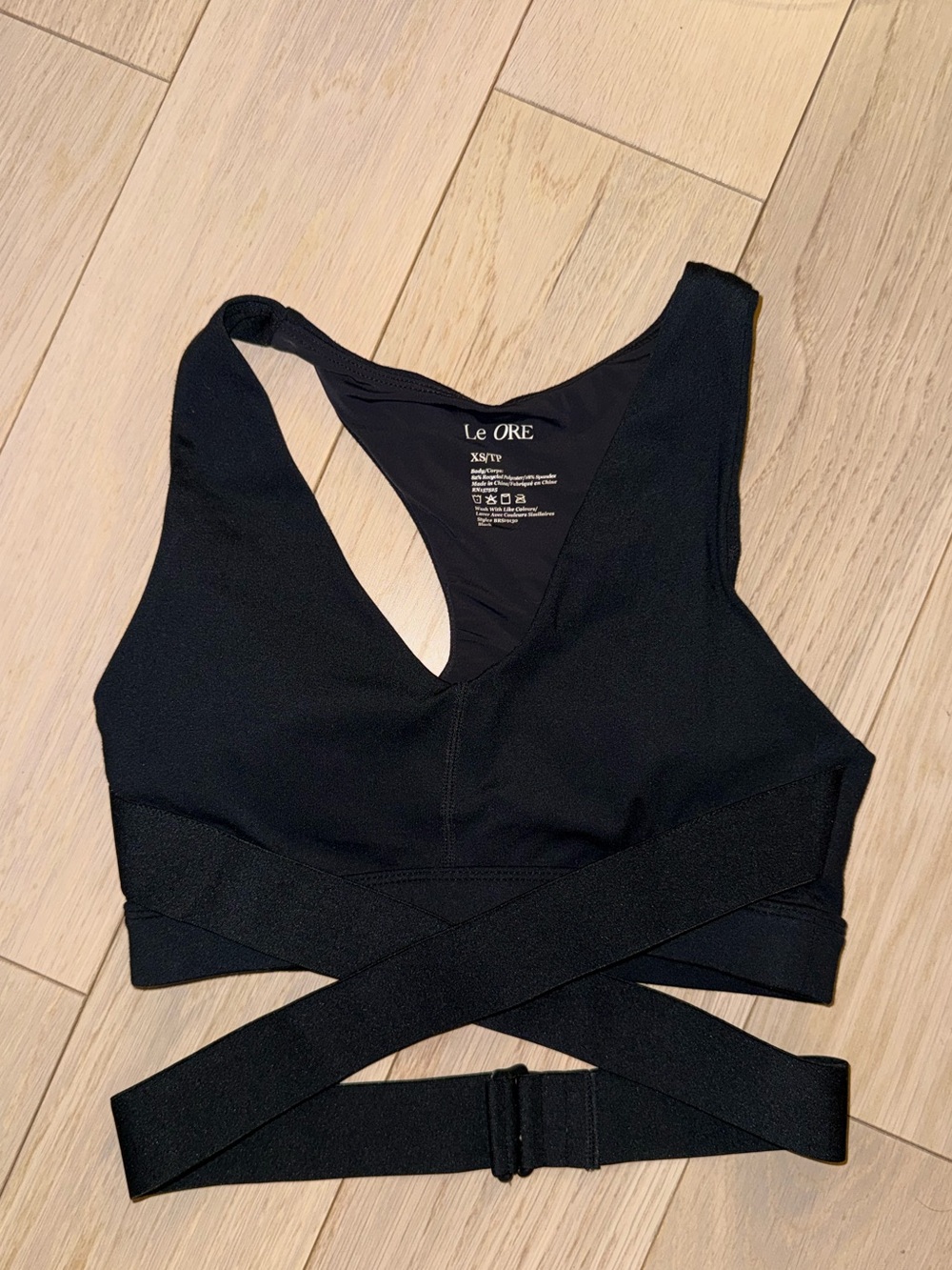 NWOT Le Ore Black Crisscross Sports Bra